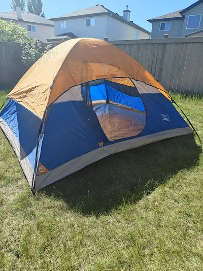 Very good condition The Ventura Family Dome Tent is a spacious tent that will sleep four to five peo...