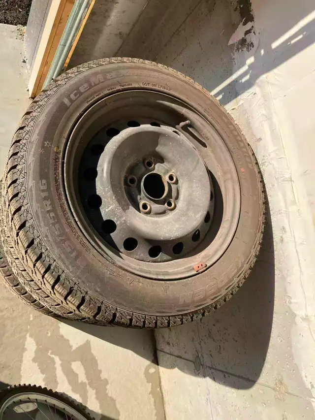 Honda civic  4 snow tires, 215/ 55 R16,  with wheel rims in Tires & Rims in Markham / York Region - Image 3