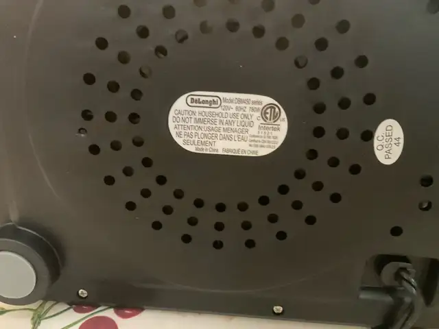 Four à pain Delonghui modèle DBM450 comme neuf très propre in Stoves, Ovens & Ranges in Longueuil / South Shore - Image 2