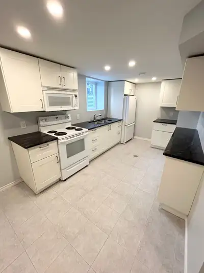 PRIME NORTH END NIAGARA FALLS – LOWER UNIT FOR RENT – $1,700/Mon