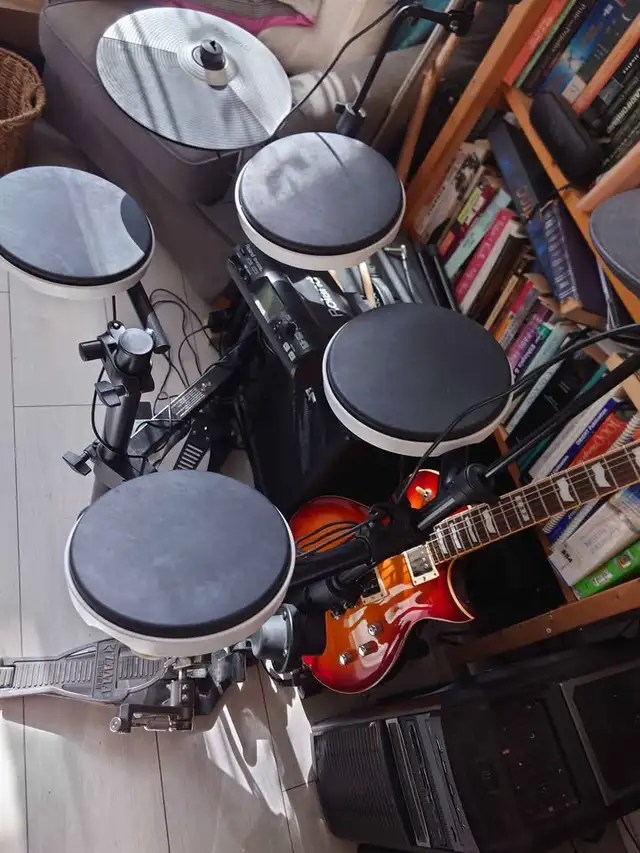 Roland TD-4 Electronic Drum Kit in Drums & Percussion in Kitchener / Waterloo - Image 5