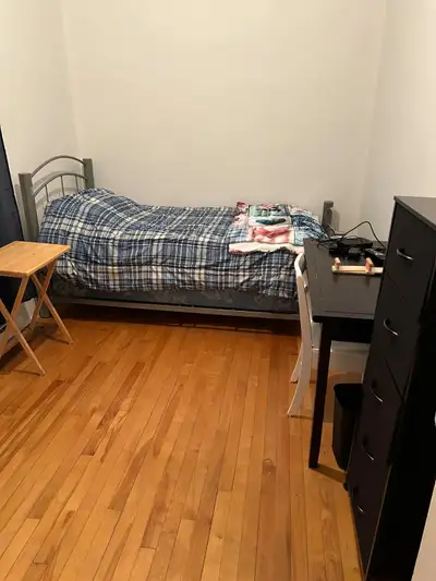 BELLE GRANDE CHAMBRE À LOUER