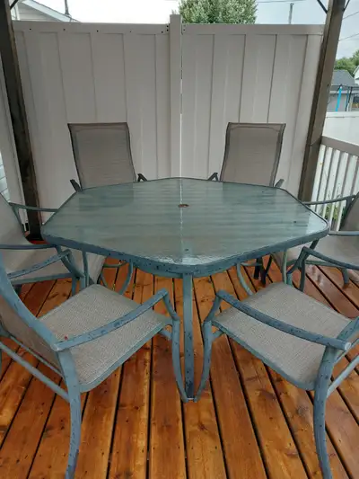 Set patio 6 chaises en aluminium en très bonne condition ., View more