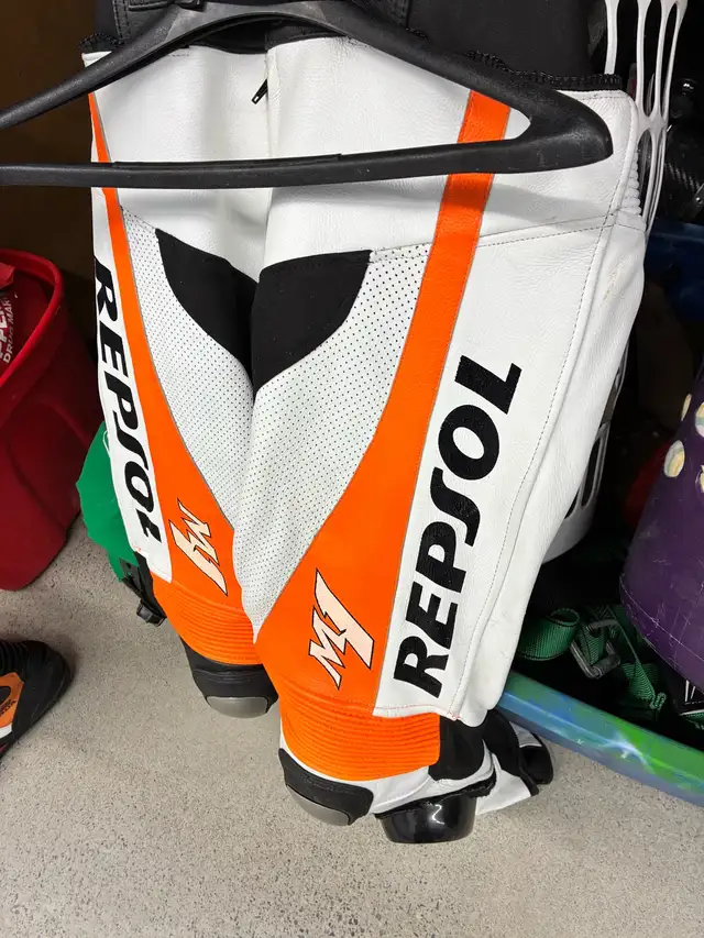 Repsol two piece Leather suit & boots in Sport Bikes in Sudbury - Image 6