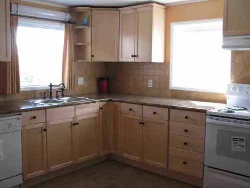 -2 Bedroom South Slope Burnaby Basement Suite -Quiet and Safe Neighbourhood - Walk out Suite to Park...