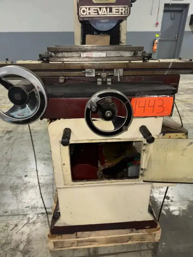 Rectifieuse Chevalier FSG 618M surface grinder in Other in Drummondville - Image 6