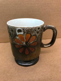Brown/White Pedestal Mug