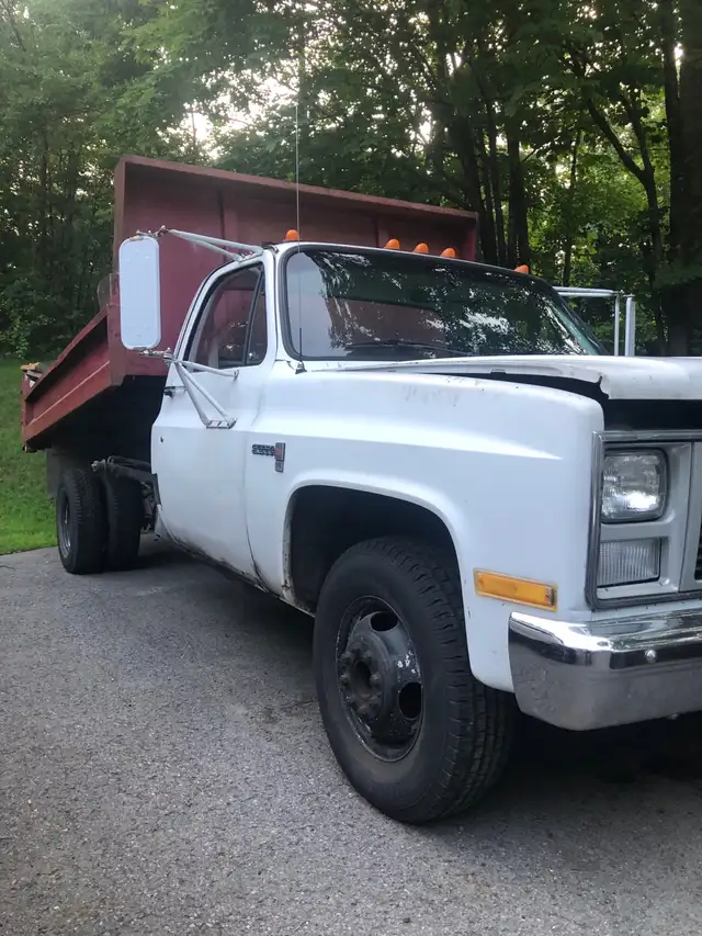 1987 square body 1-ton GMC truck in Classic Cars in Gatineau - Image 3
