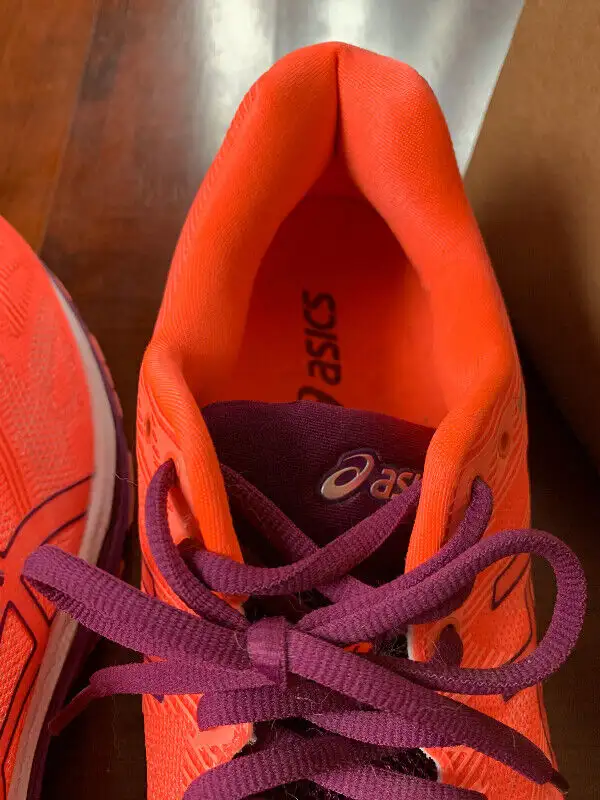 Womens sneakers in Women's - Shoes in Bedford - Image 4