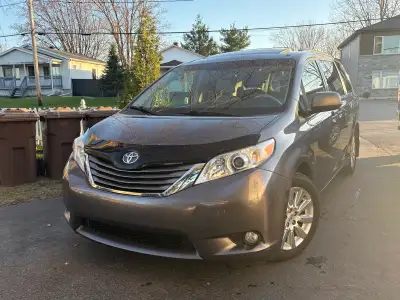 Toyota Sienna XLE 2014 – 7 passagers – 17 000 $ 195 000 km (plusieurs voyages en Floride) | Moteur v...