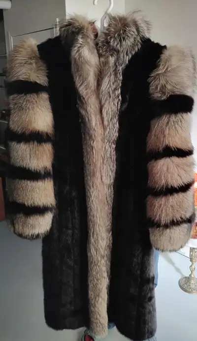 Manteau en véritable fourrure de vison et renard argenté, View more