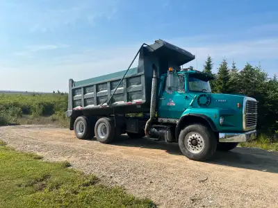 15.5 foot dump box . Tail gate air cylinder is 1 year old and hydraulic cylinder was re packed a cou...