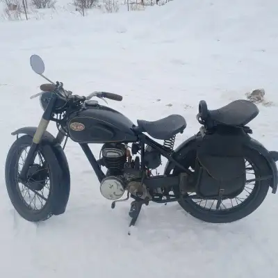 Beautiful post ww2 Zuendapp 196cc 2stroke. Super mint original patina..... dad owned it for over 30y...