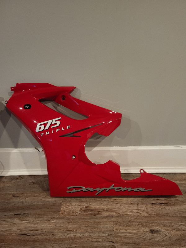 2009 Triumph Daytona OEM Bodywork with Lights in Motorcycle Parts & Accessories in Oshawa / Durham Region - Image 2