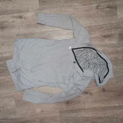 Excellent condition medium Great for the fall weather approaching.