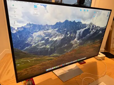 Moniteur Dell 43" U4323QE et Dell Webcam WB3023-2K, View more