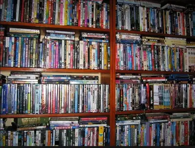 Je ne vend pas le lot, mais les films individuels. Centaines de DVD et Blu-ray originaux en excellen...