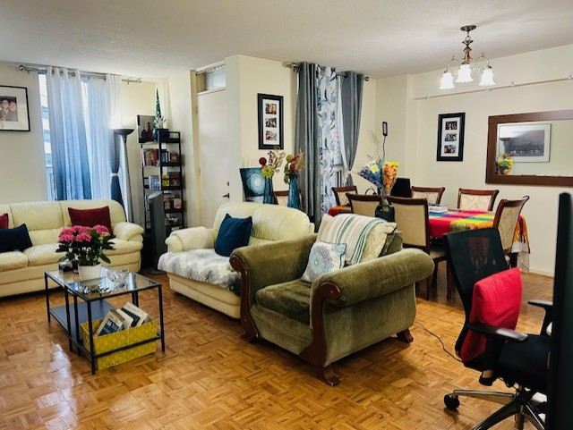 Private Room for Rent in Room Rentals & Roommates in City of Toronto - Image 2