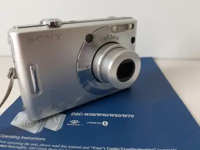 Caméra compacte SONY Cyber-Shot DSC-W30 6.0Mp + accessoires