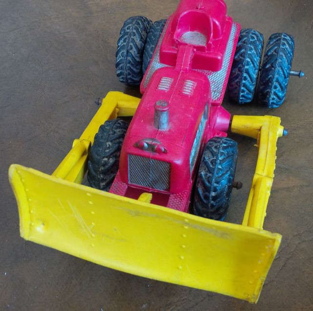 Vintage Rubber Tractor, Shovel, No Markings, No Driver, 8" Long in Arts & Collectibles in Stratford - Image 4