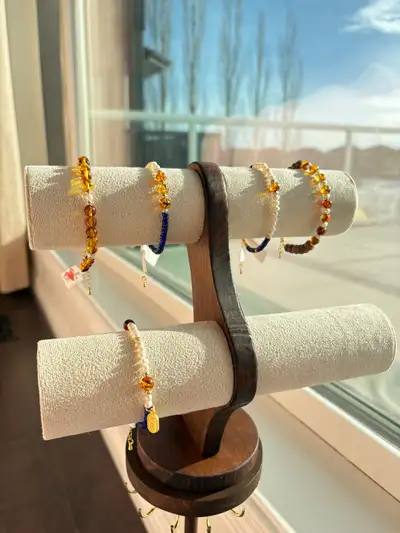 青丝落肩 · 国风手链系列 珠影摇光，花珀生香，沉木幽长。 Original Elegant Chinese Style Series Pearls shimmer, amber scents, an...