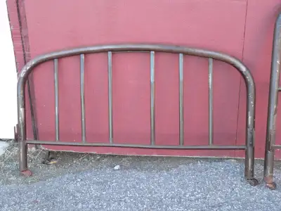 Tête et pied de lit métal antique., View more