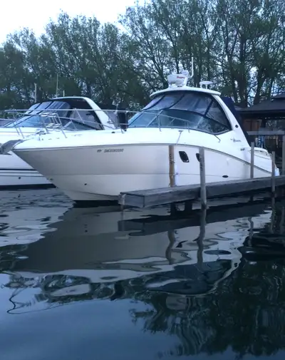 An exceptional opportunity to own a Sea Ray Sundancer 310 that has been meticulously maintained to a...