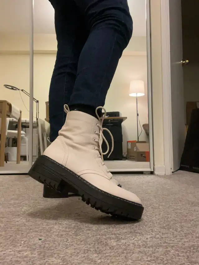 White Combat Boots – Size 40 / 9 – Like New in Women's - Shoes in City of Toronto - Image 4
