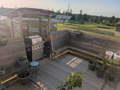 roommate wanted! pool, bbq, 2 decks! All inclusive