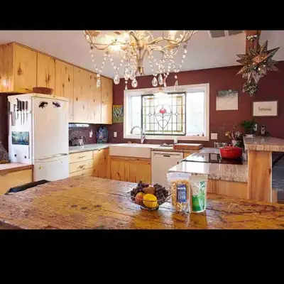 This is a unique house in Riverdale. The entire floor is yours with a jacuzzi tub, wood working fire...