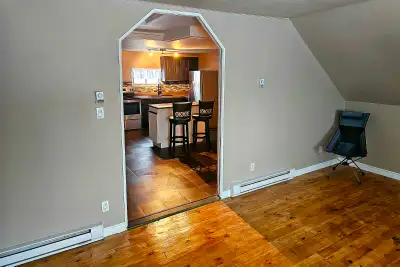 Newly renovated, upper level, minutes from beaches, La Have bakery, ocean view & beach access. Looki...