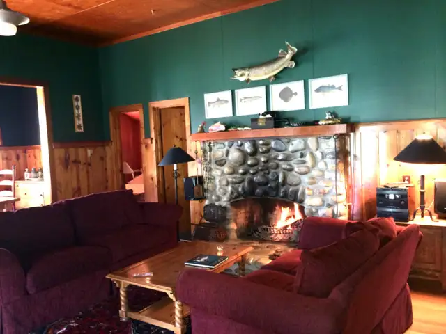 Lakefront Cabin with Stunning Lake & Mtn Views!  A Rare Gem! in British Columbia in Canada - Image 10