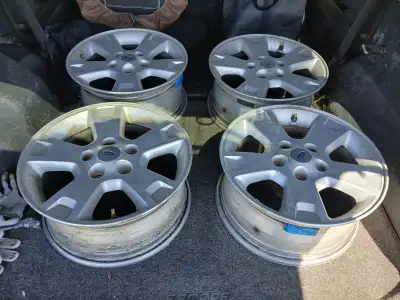 Roue 16 pouces ford escape bonne condition ford escape wheels good condition