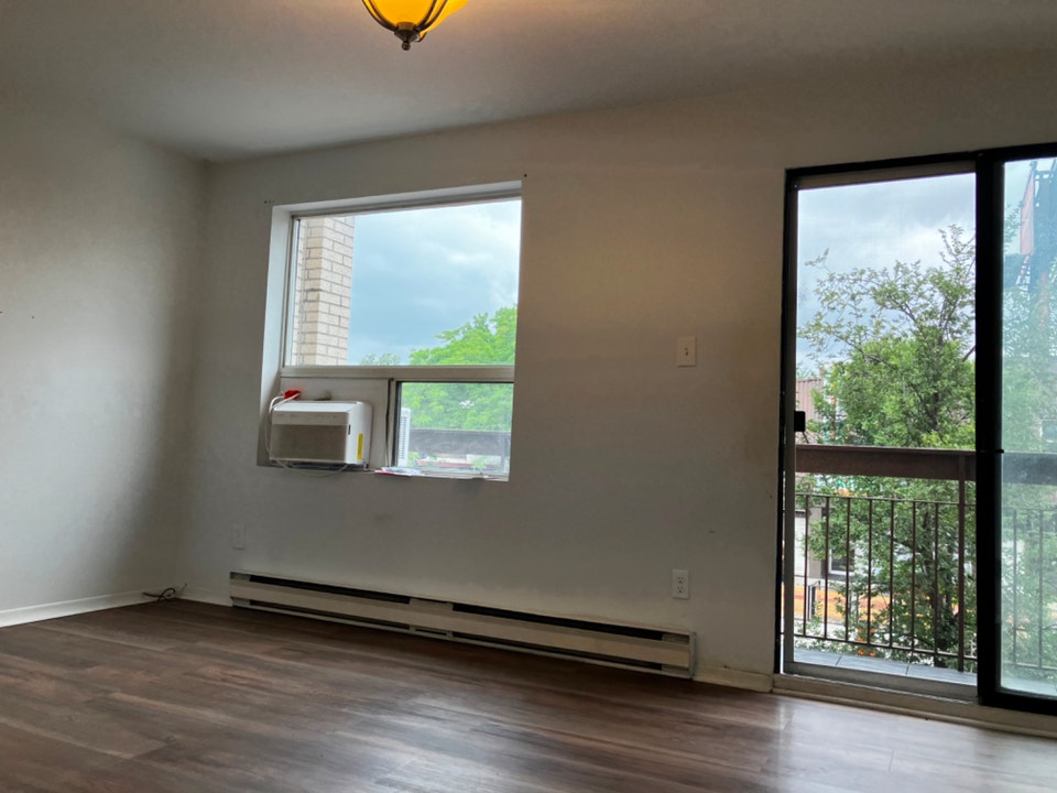 * 2 STOREY, 2 BEDROOM APARTMENT FOR RENT (PARKING AVAILABLE) * 5