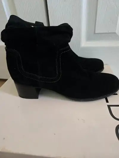 Size 9 black leather boots, View more