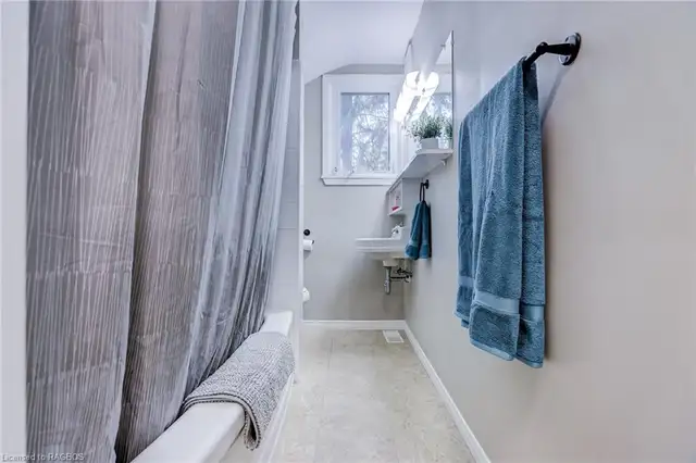 An Awesome Room for Rent in Room Rentals & Roommates in Owen Sound - Image 6