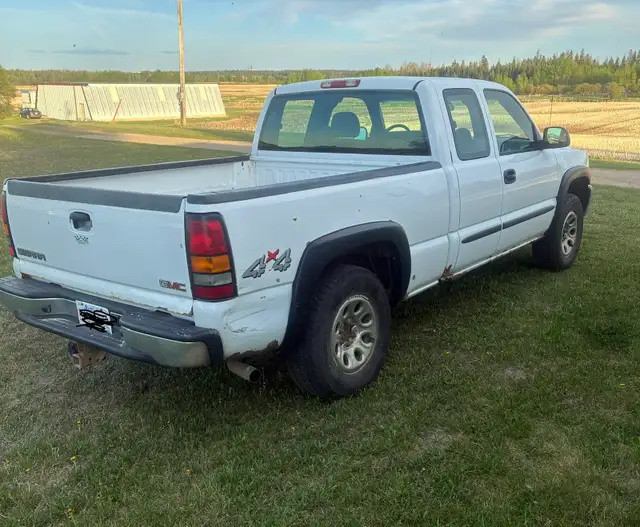 2005 GMC Sierra 511269214345635844