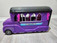 Monster High Deluxe Bus + Spa Playset