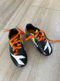 Diadora soccer shoes 9T
