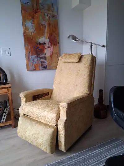 Fauteuil lazyboy vintage( possibilité de livraison), View more