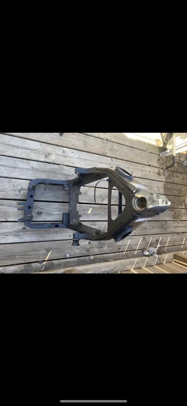 2004 yamaha r1   and  Yamaha r6r frame clean title  in Sport Bikes in Sault Ste. Marie - Image 3