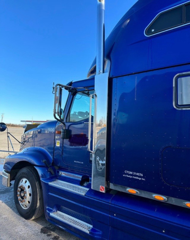 9400i international in Heavy Trucks in Belleville - Image 3