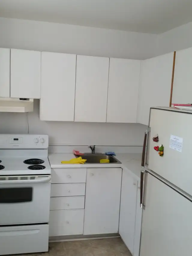 Apt for rent- 2&1/2 bdrms Near Place du Portage Place du Centre