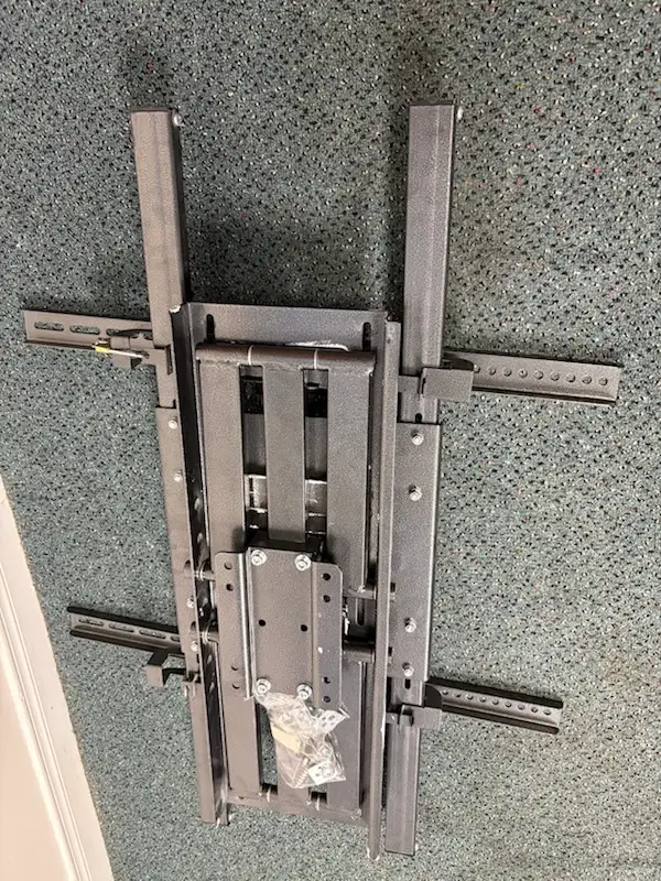 Heavy-Duty TV Wall Mount for Large TVs – Very Solid in Video & TV Accessories in Ottawa - Image 2