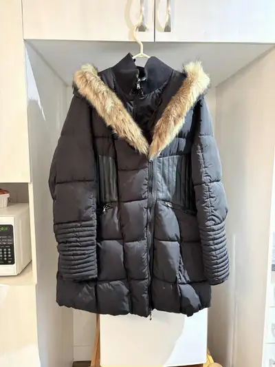 MANTEAU HIVER  NOIR AVEC COLLET DE FOURRURE, View more