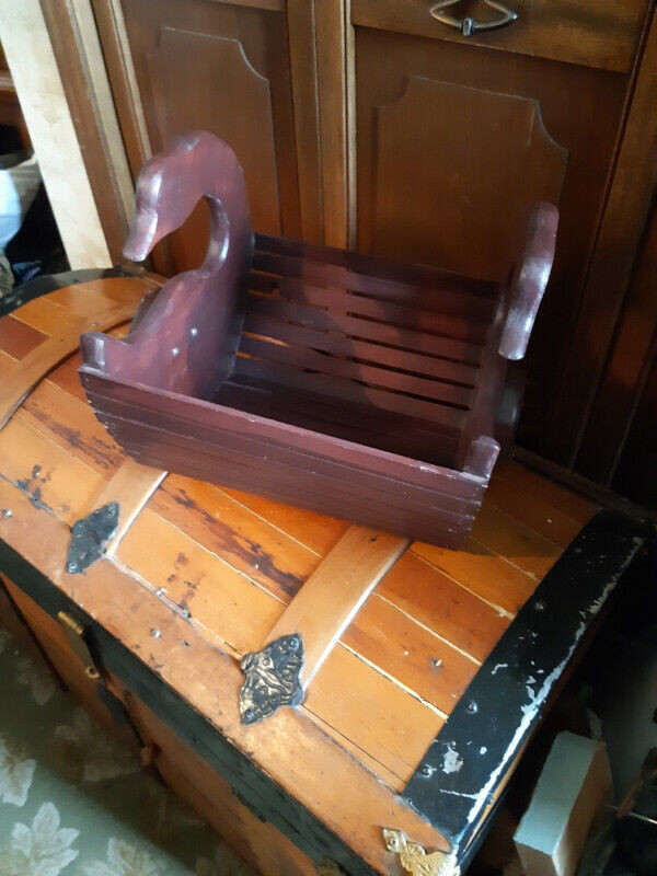 FIRST $35 TAKES IT ~ WOOD GOOSE  RACK ~ in Arts & Collectibles in St. Catharines - Image 4