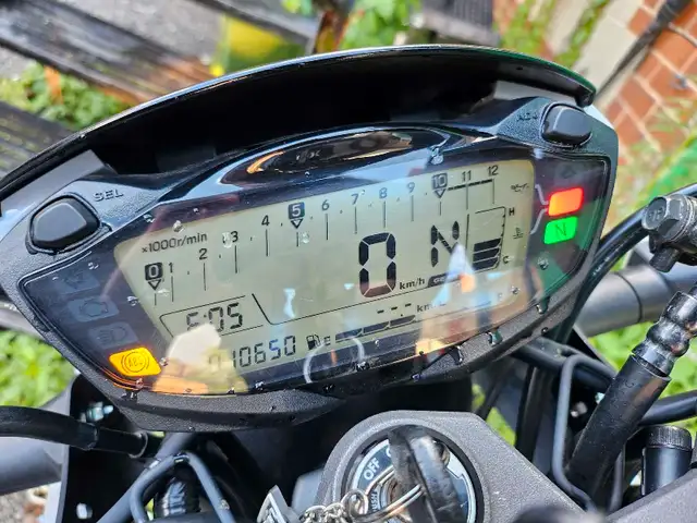 2019 Suzuki SV650X low KM still under warranty in Street, Cruisers & Choppers in City of Toronto - Image 7