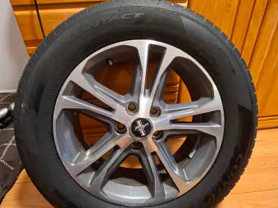4 jante Mustang 2018 jamais sortie l'hiver avec pneu Continental 225/60 r 17 neuf seulement 500 kilo...