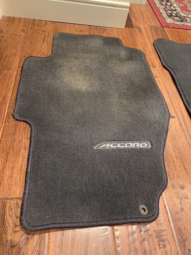 HONDA ACCORD OEM FLOOR MATS dans Autres pièces et accessoires  à Ville de Montréal - Image 4