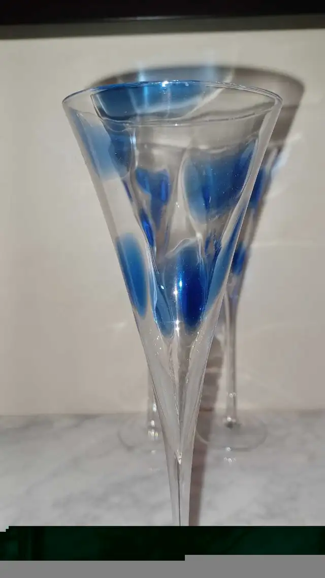 11"T Set of 3 Clear Glass Champagne Flutes Cobalt Blue Confetti in Kitchen & Dining Wares in Calgary - Image 3